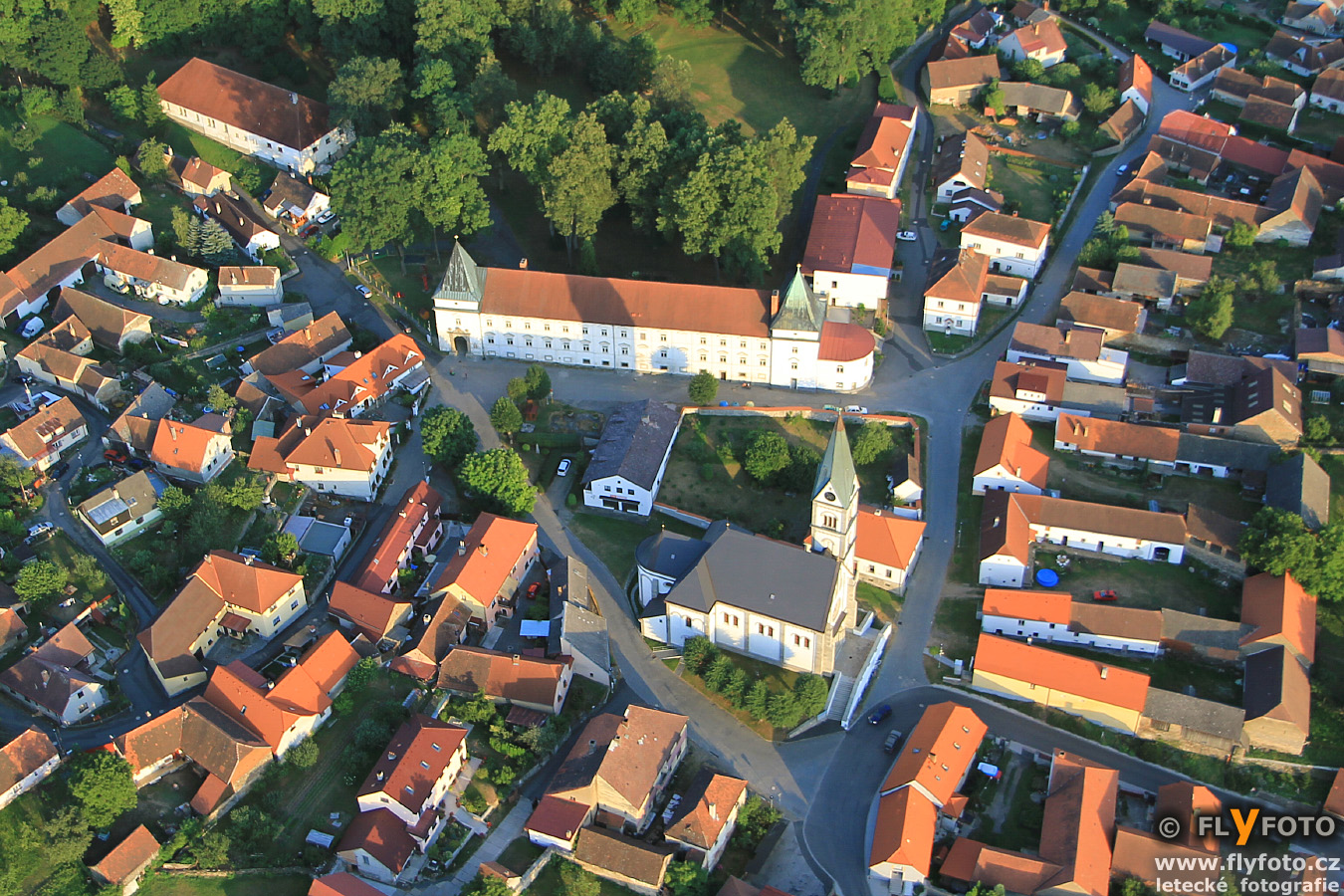 FLyFOTO letecká fotografie a video Žihobce