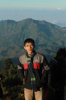 Rudiharto Jaket Merah Hitam Rudiharto Jaket Merah Hitam
