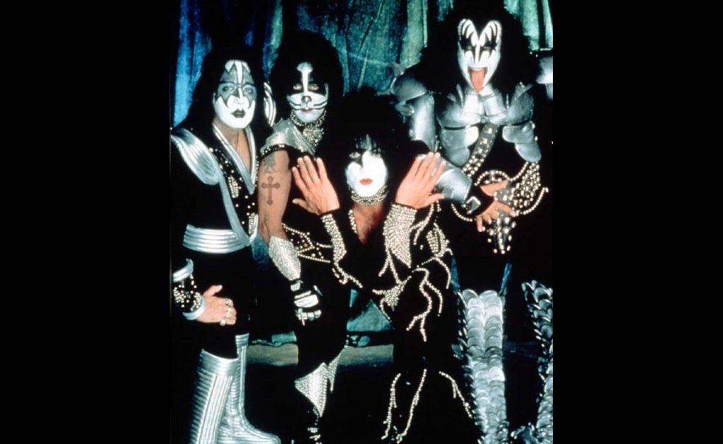 HD Desktop Wallpaper: kiss wallpaper