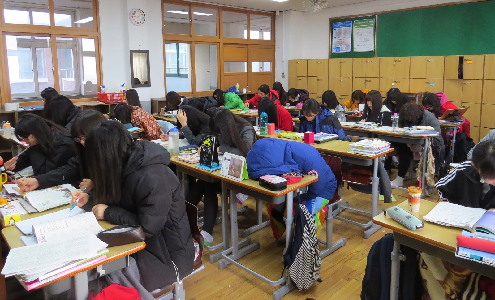 Elaine's World: Korean High School Life as Seen by Elaine