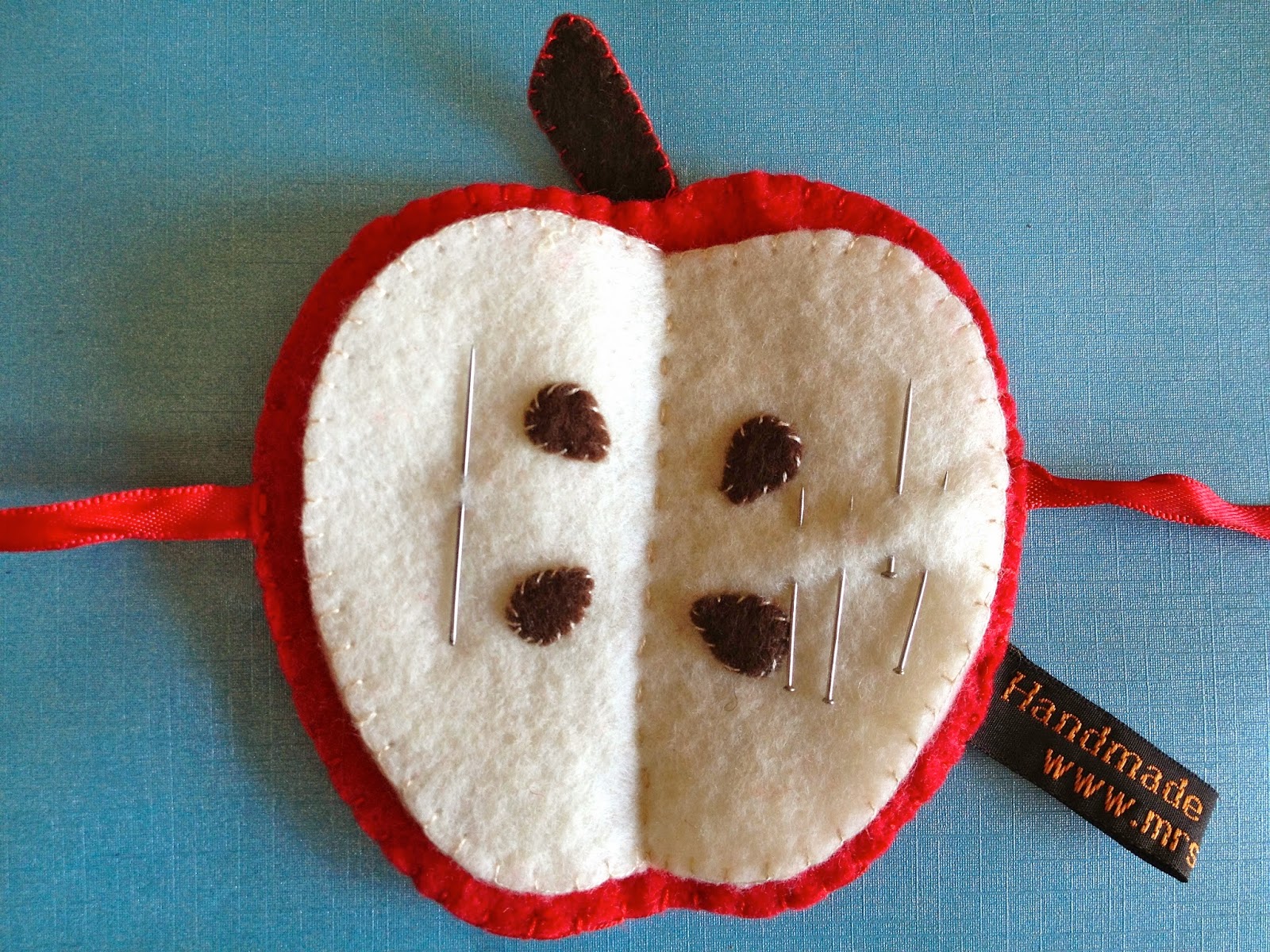 Mrs Fox's Crafty Boxes A Felt Apple Needle Case Mrs Fox's life, home, crafts and parties