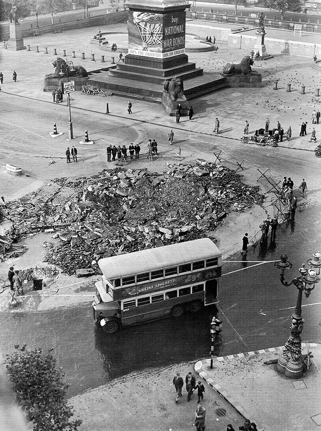 Amazing Historical Photo of Trafalgar Square on 10/12/1941 