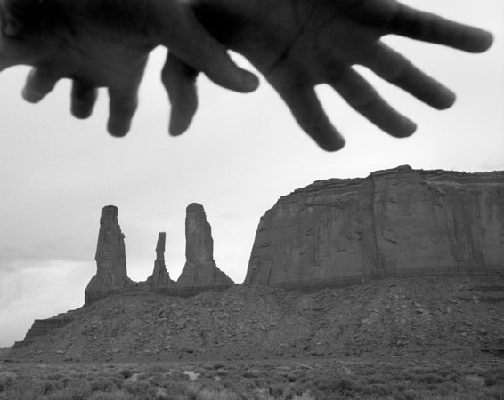 Arno Rafael Minkkinen fotografia corpo fundindo-se a paisagem