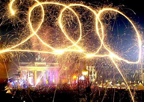 2000 பதிவுகளை கடந்த சிறப்பு பதிவாளர் புரட்சி யை வாழ்த்தலாம் வாங்க.! 2000+fireworks