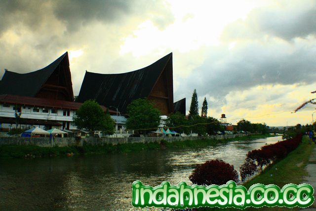 KIKI SIMANJUNTAK TARUTUNG KAMPUNGKU (tarutung hutaki)