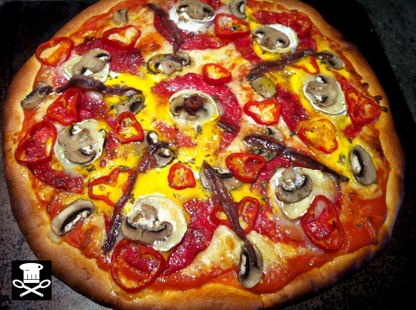 Pizza de salami, queso de cabra, champiñones y anchoas Eneko sukaldari blog gastronómico