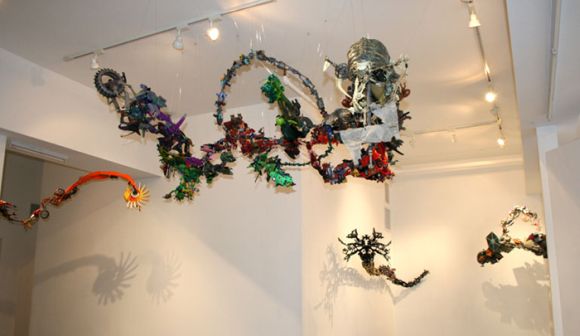 Simon Ouwerkerk esculturas brinquedinhos plasticos
