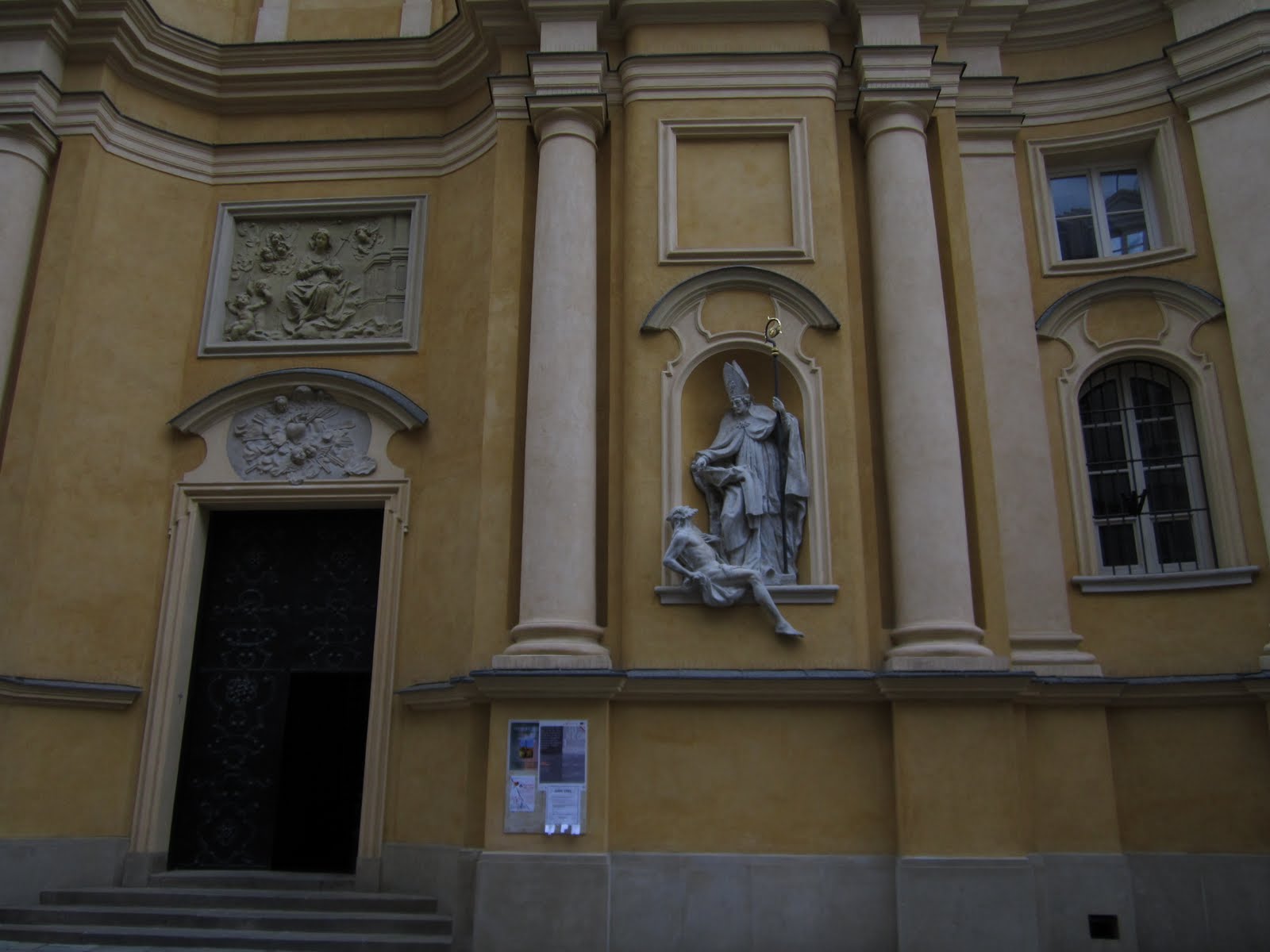 http://4.bp.blogspot.com/-YoU52h5JADU/TdmRg0PJWZI/AAAAAAAAAHY/P0Gg80Asavc/s1600/St.%2BMartin%2527s%2BChurch.jpg