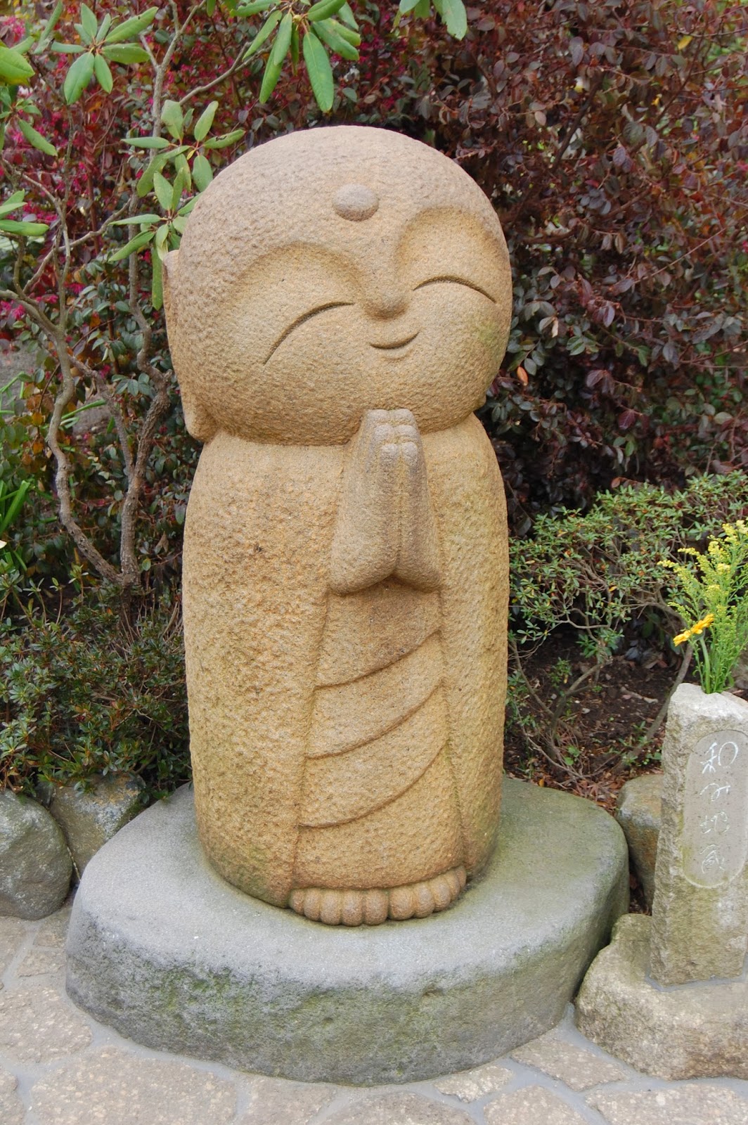 Pin by Maia Nunn on Jizo statue Jizo, Concrete garden, Statue