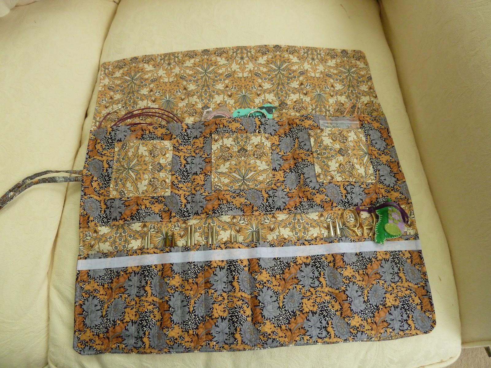 Judi Knits and Sews: Interchangeable Knitting Needle Cosy