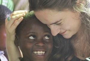 Η Κρητικιά «μάνα» των παιδιών της Αφρικής που έχει προκαλέσει πανελλήνια συγκίνηση! Η Κρητικιά «μάνα» των παιδιών της Αφρικής που έχει προκαλέσει πανελλήνια συγκίνηση!