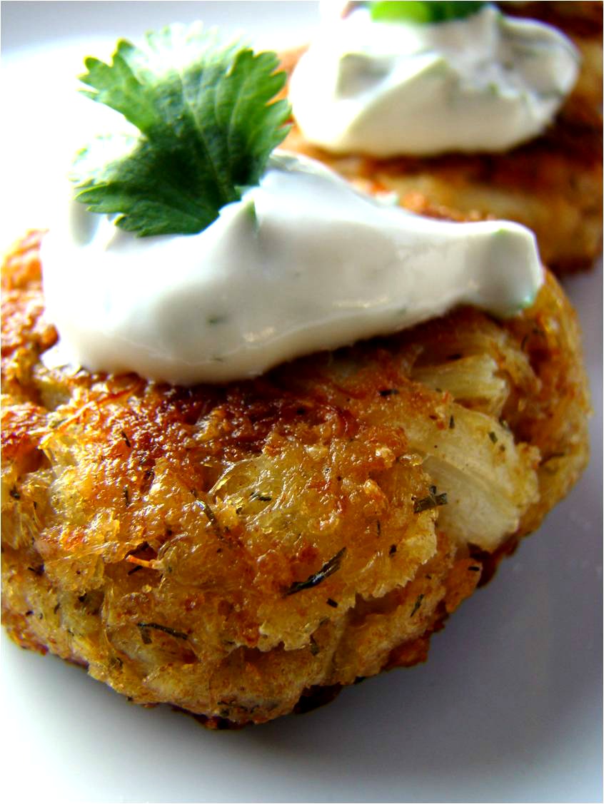 Crab cakes with cilantro & lime dip