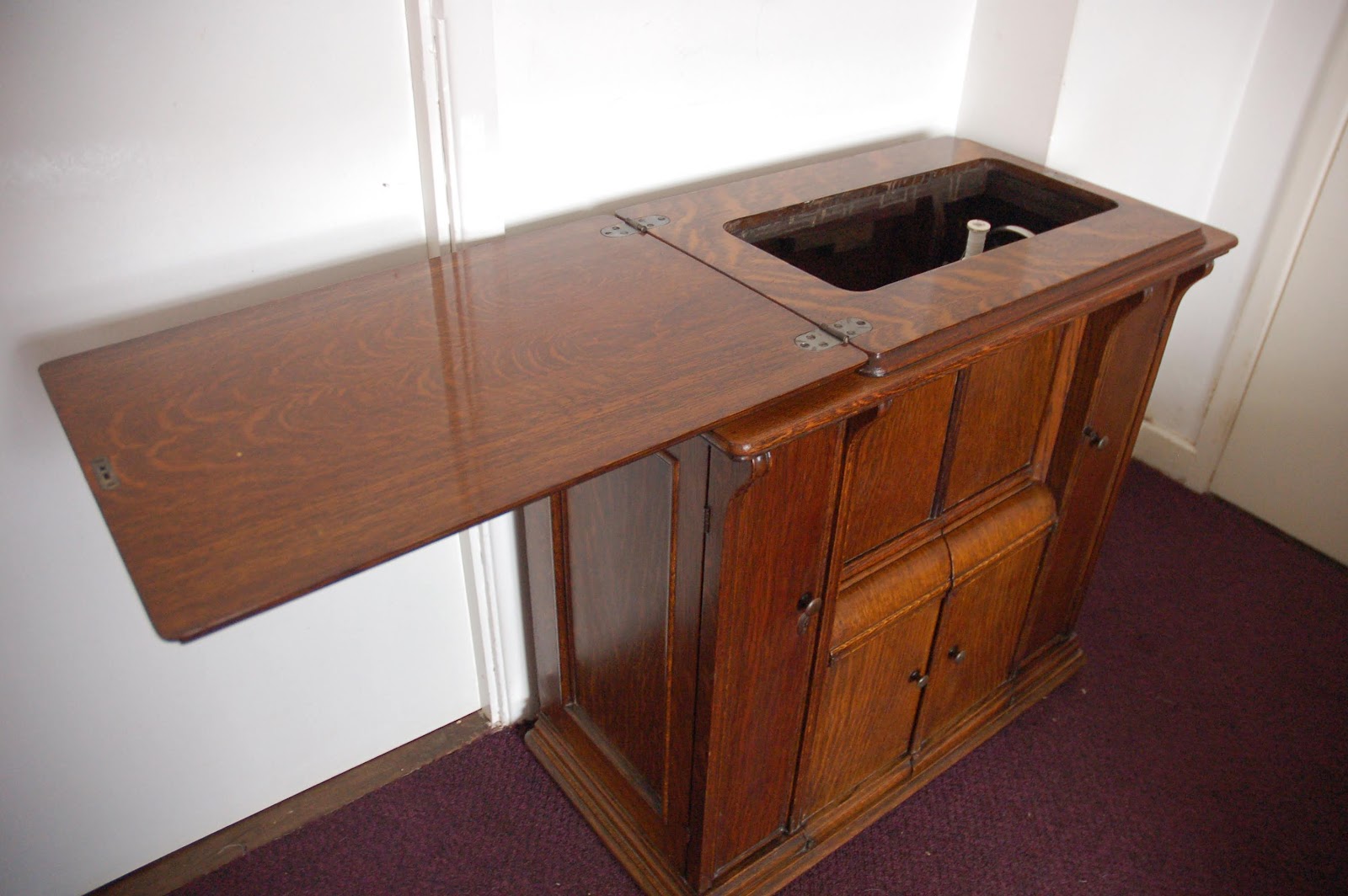 Singer Drawing Room Cabinet No 21 with 1917 Class 66K -1 | Vintage