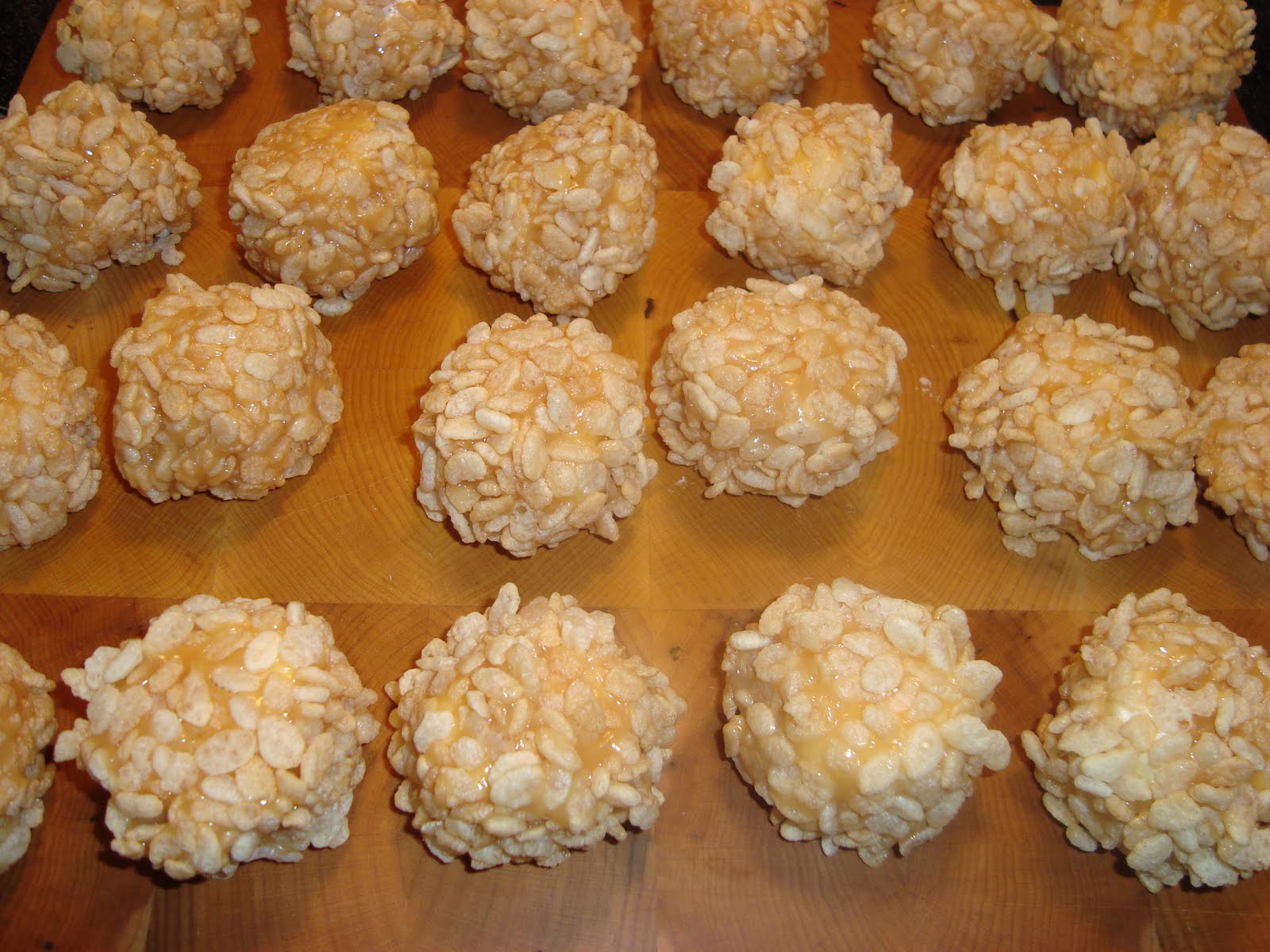 Caker Cooking Rice Krispies Golf Balls