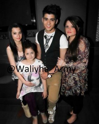 Zayn Jawadd Malik: Zayn y sus hermanas :)