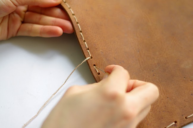 How to sew a leather envelope clutch with hand strap. Tutorial designed by Xenia Kuhn for fashion blog www.fashionrolla.com How to sew a leather envelope clutch with hand strap. Tutorial designed by Xenia Kuhn for fashion blog www.fashionrolla.com