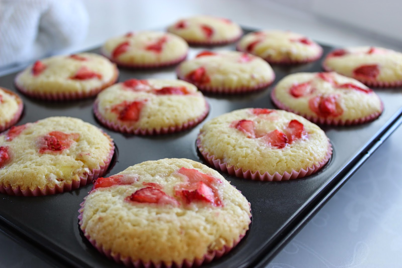 Mysigt, mumsigt & mammaliv Muffins med vit choklad, jordgubbar och