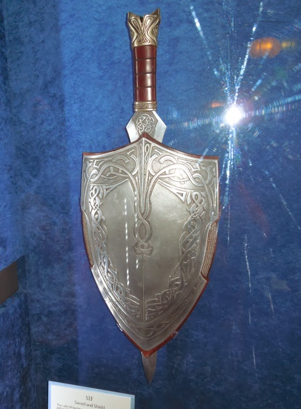 Sif        Lady+Sif+sword+shield+Thor+2+prop