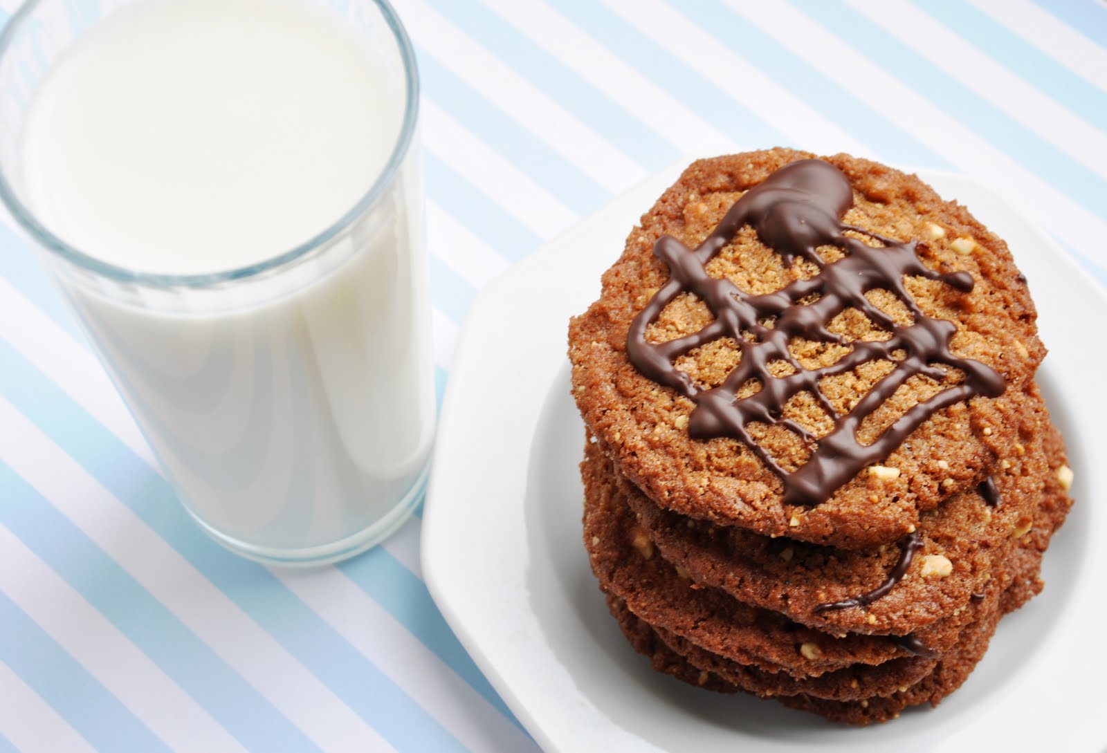 Flourless Peanut Butter Cookies (Reduced Fat & 210 Calories) Honey