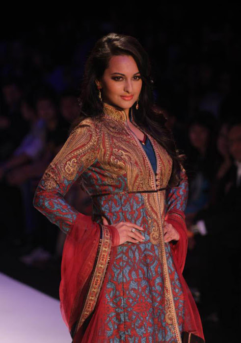 sonakshi sinha at lakme fashion week photo gallery