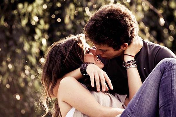 How to Kiss Girlfriend