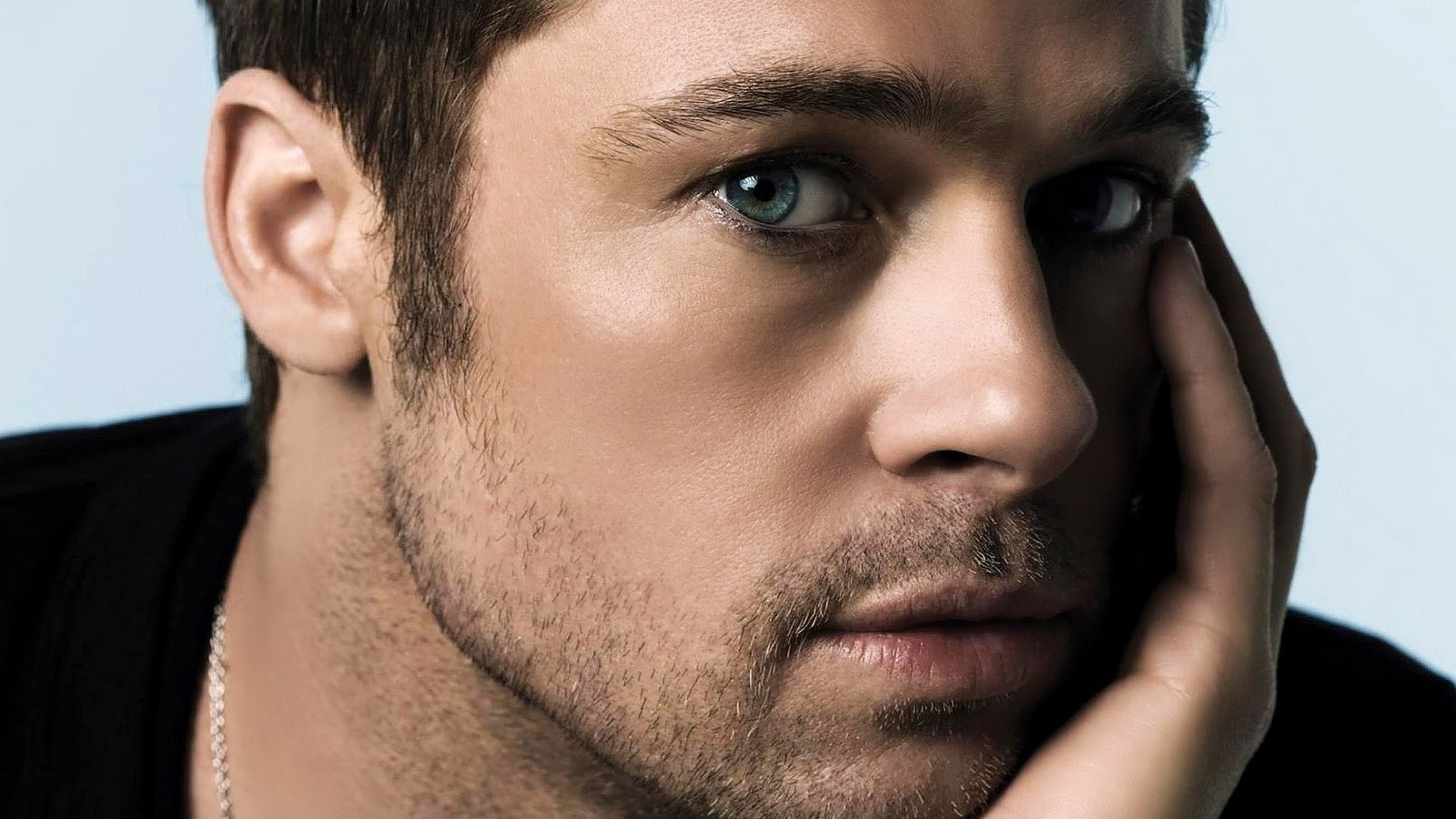 http://4.bp.blogspot.com/-Ytcgg8tsgrk/Ttb3k8ahPDI/AAAAAAAAAOg/Y3CyWaPc5cc/s1600/Brad-Pitt-pictures-desktop-Wallpapers-HD-photo-images-12.jpg