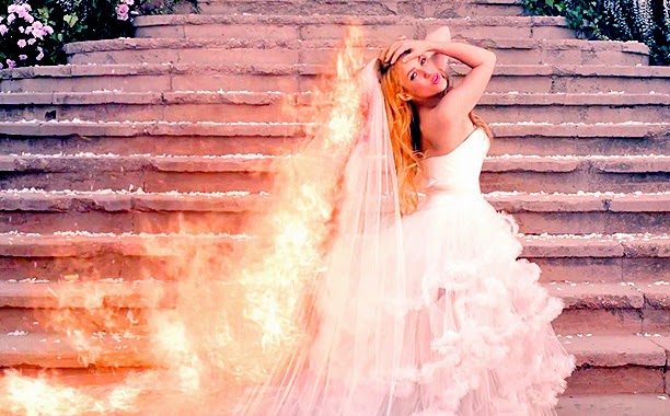 Shakira- Empire Shakira - Empire