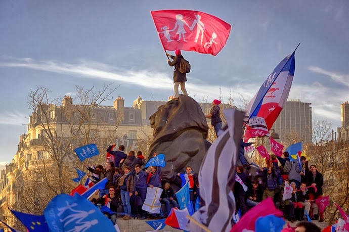 [Imagem: Fran%C3%A7a_Pro_Famila1.jpg]