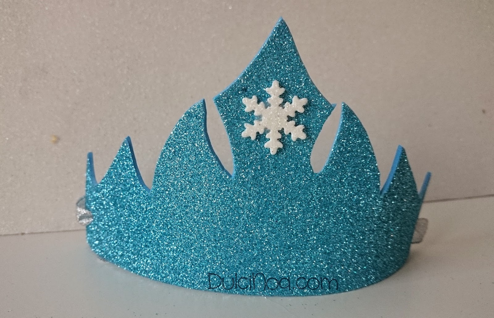 DulciNoa: Tartas, galletas,kits cumpleaños,chocolatinas personalizadas: Cumpleaños  Frozen II. Coronas y piñata