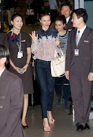 Miranda Kerr at Incheon International Airport Miranda Kerr waves to her fans