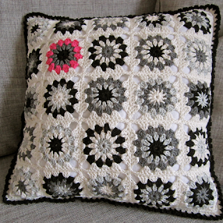 http://4.bp.blogspot.com/-YuZV6CoDTPU/UvINyAZcJgI/AAAAAAAACfg/CJTMAJHn-Y8/s1600/Color%27nCream_FlowerSquareV5.png