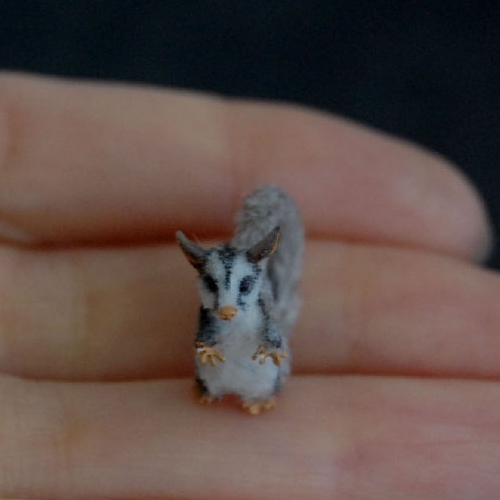 30-Sugar-Glider-ReveMiniatures-Miniature-Animal-Sculptures-that-fit-on-your-Hand-www-designstack-co