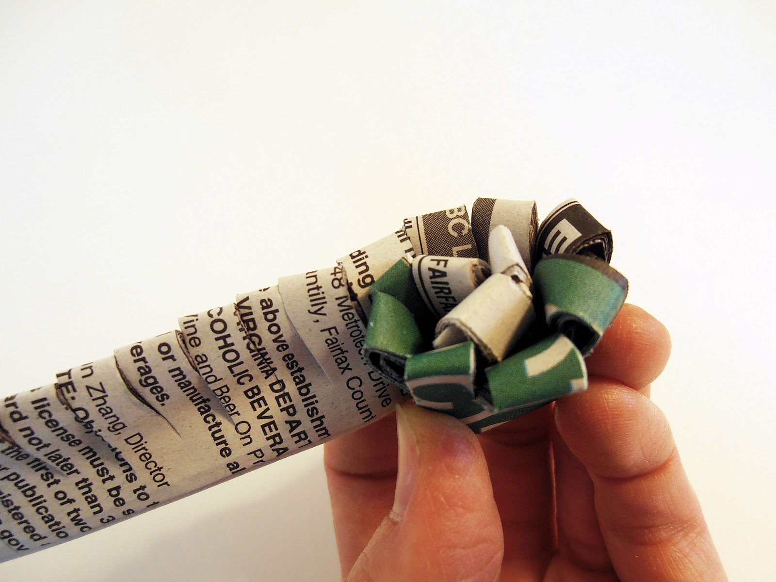 Newspaper Bow Tutorial MyCreativeStirrings