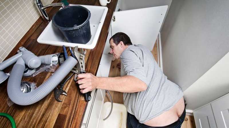 Housewife seduces plumber