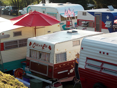 VINTAGE TRAILER HAPPINESS