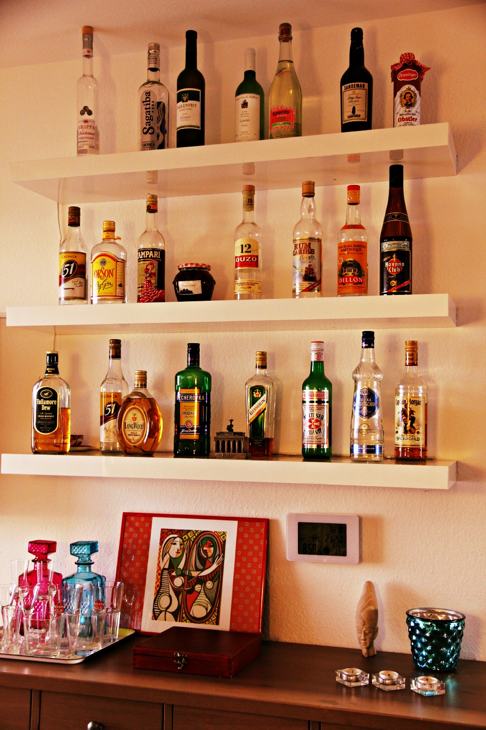 Fotos De Bar Na Sala De Estar ~ Entre Mãe e Filha Bar na parede da sala e um móvel azul Fotos De Bar Na Sala De Estar ~ Entre Mãe e Filha Bar na parede da sala e um móvel azul