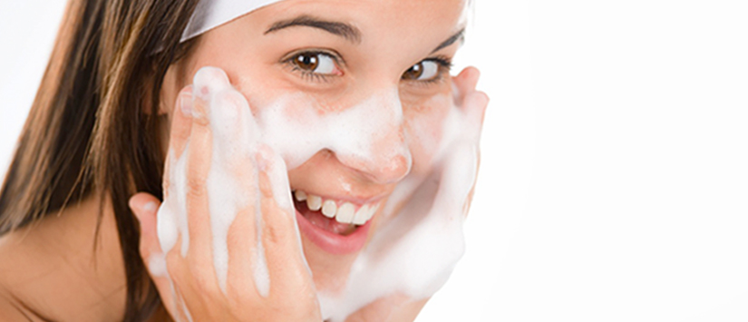 5 kesalahan mencuci wajah yang bisa menyebabkan kulit bermasalah tips cantik sehat 5 kesalahan mencuci wajah yang bisa menyebabkan kulit bermasalah tips cantik sehat