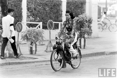 Vẻ đẹp phóng khoáng của phụ nữ Sài Gòn những năm 60 06+3+1Vsolex+2