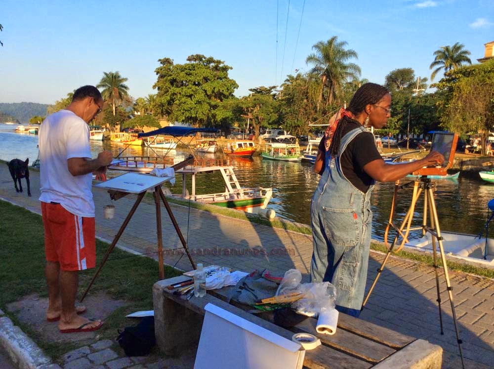 Sandra Nunes pintando ao ar livre em Paraty Sandra Nunes pintando ao ar livre em Paraty