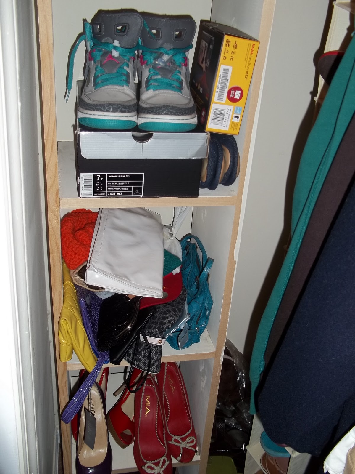 *A Fashion Hoarder* WHO ARE FASHION/CLOTHING HOARDERS??