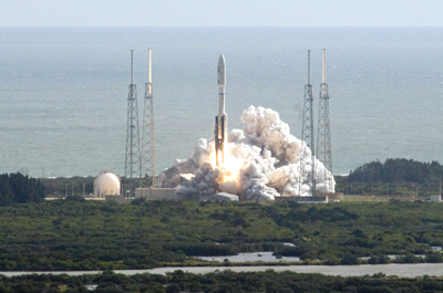 Launch of United Launch Alliance (ULA) Atlas V rocket carrying MSL: 26 November 2011. MSL Curiosity will arrive in Mars on 5 August 2012. NASA + Ren@rt, 2011.