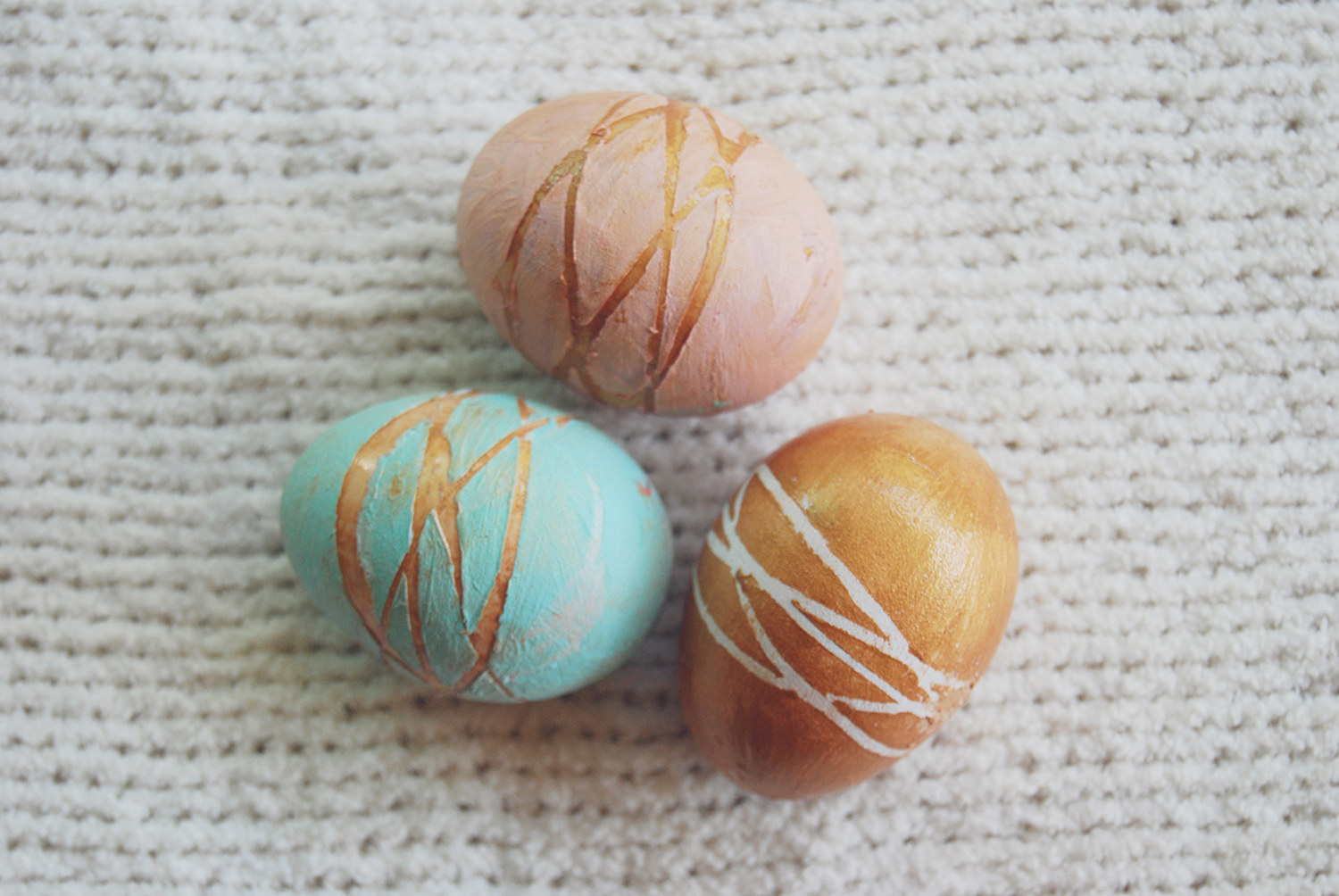 The Pink Doormat Decorate Your Easter Eggs with Rubber Bands