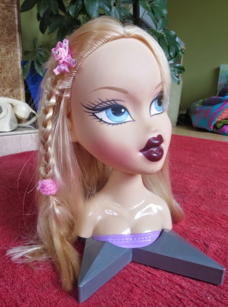 girls hairdressing head