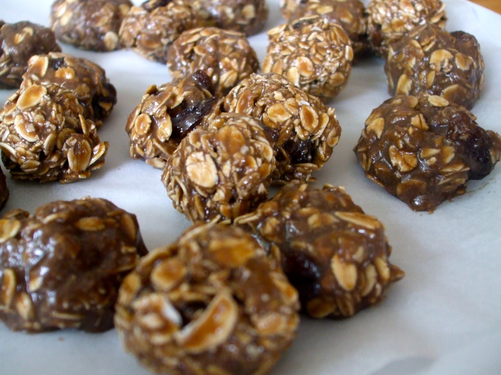 {recipe} Chocolate & Peanut Butter Oatmeal Balls