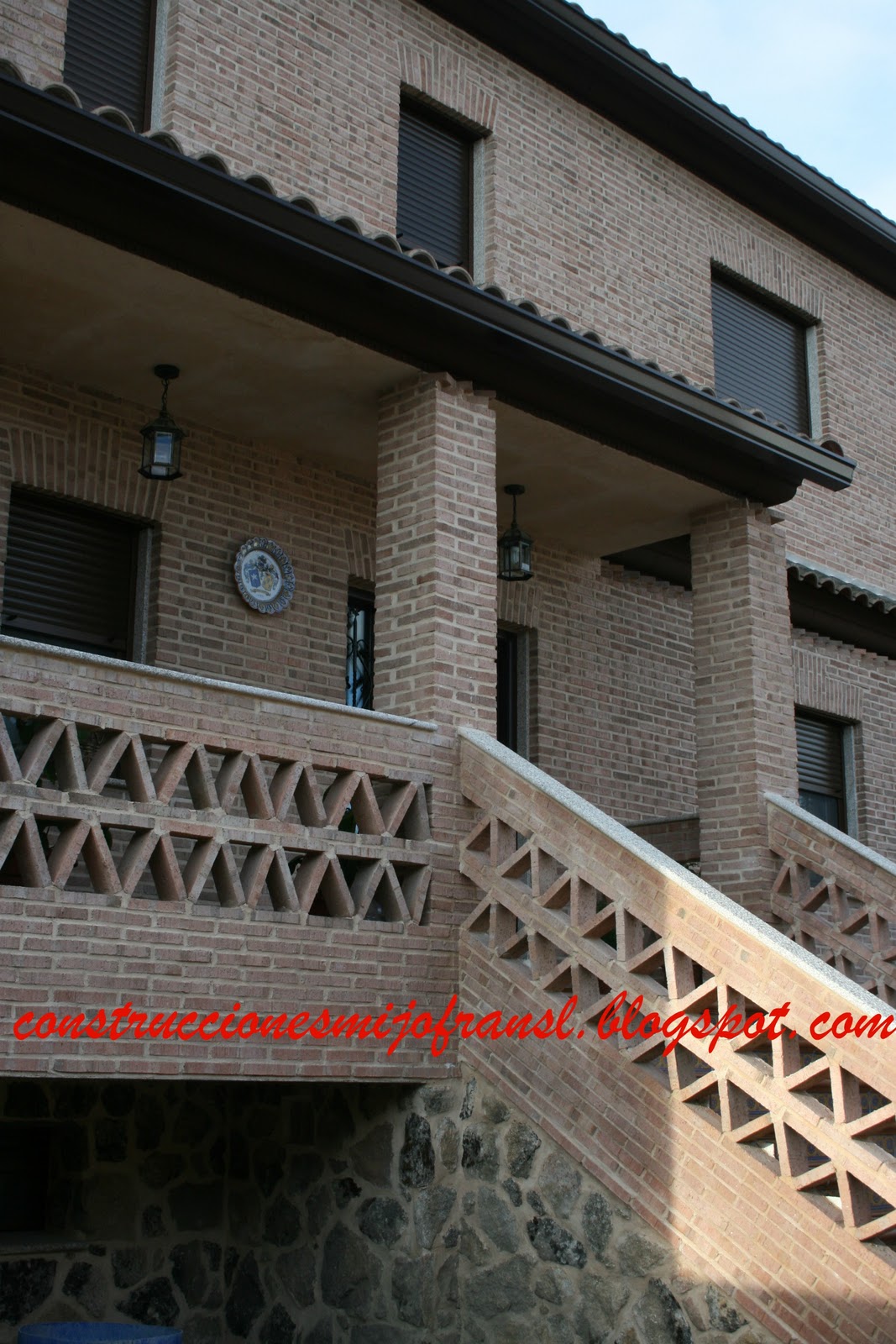 CONSTRUCCIONES MIJOFRAN S.L.: CASA DE LADRILLO ENVEJECIDO