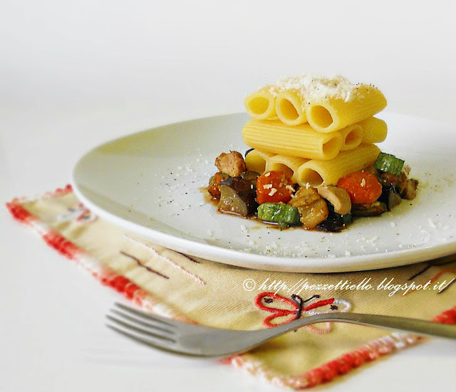 Rigatoni con verdure e pollo all'aceto balsamico