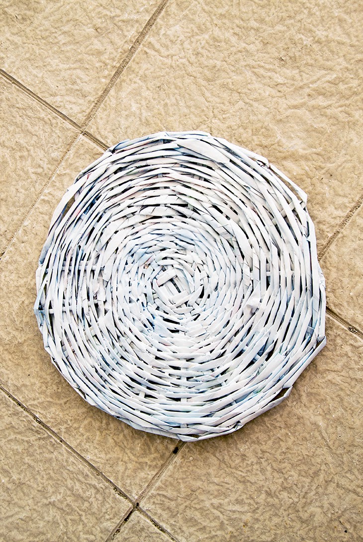 Oro y Menta: Cesto para la ropa hecha con papel reciclado