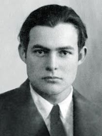 Hemingway en imagen de pasaporte a los 23 años