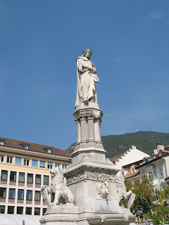 Статуя Фогельвейде в Больцано