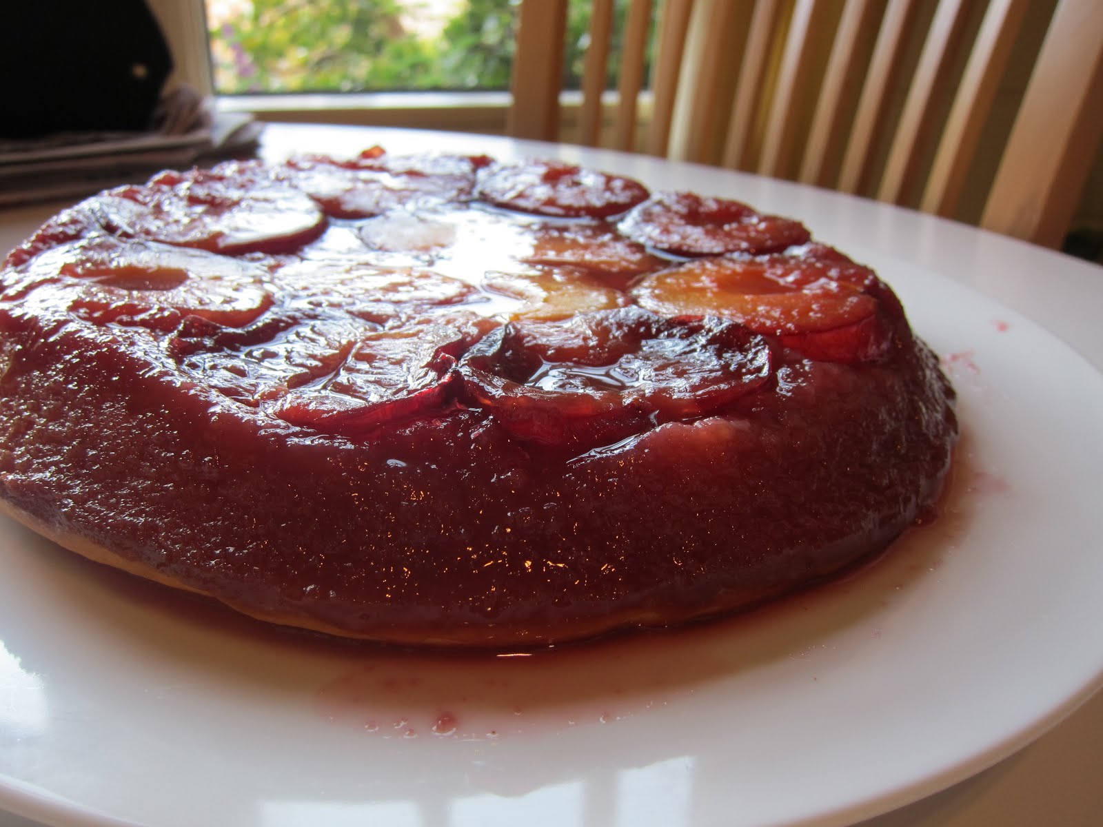 Plum cake tatin